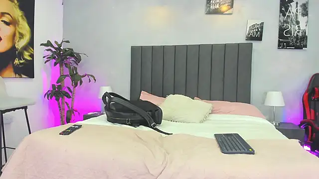 Snapshot of kendra_london chatting on April 28, 2026, 11:14 am kendra london online show from April 28, 2026, 11:14 am