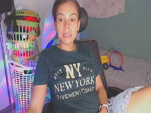 Snapshot of shayna_cute chatting on June 29, 2026, 1:23 am shayna cute online show from June 29, 2026, 1:23 am