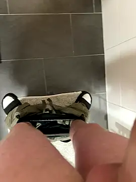 Snapshot of timtom19 chatting on November 18, 2025, 4:10 pm timtom19 online show from November 18, 2025, 4:10 pm