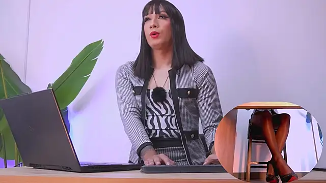 nylonisabella online show from April 2, 2026, 6:14 pm