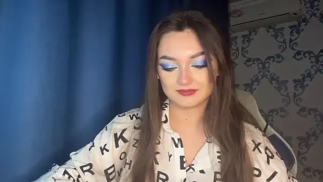 TwotyBright online show from November 24, 2025, 4:18 pm