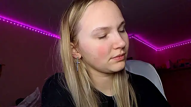 KarinRobertson online show from February 10, 2026, 5:23 pm