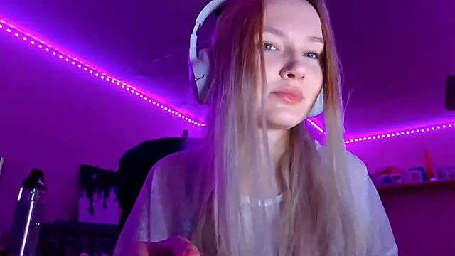 KarinRobertson online show from November 12, 2025, 5:17 pm