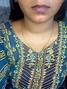 Neha533 online show from April 16, 2026, 9:39 pm