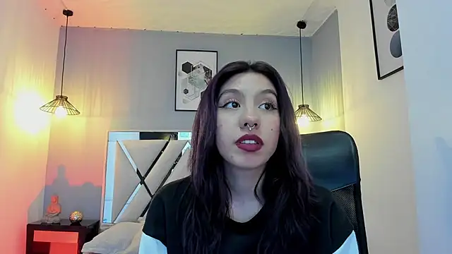 Snapshot of zoe-moreau chatting on February 19, 2026, 7:55 pm zoe-moreau online show from February 19, 2026, 7:55 pm