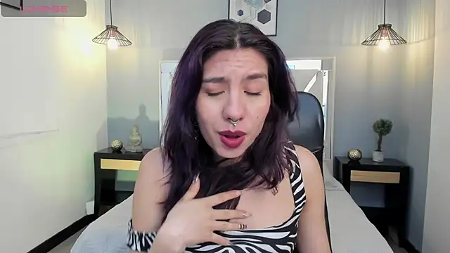 Snapshot of zoe-moreau chatting on March 2, 2026, 8:27 pm zoe-moreau online show from March 2, 2026, 8:27 pm