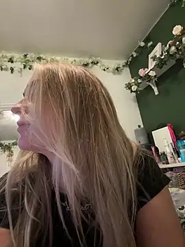 Snapshot of Bodacious_BrookeXO chatting on November 5, 2025, 4:32 pm Bodacious BrookeXO online show from November 5, 2025, 4:32 pm