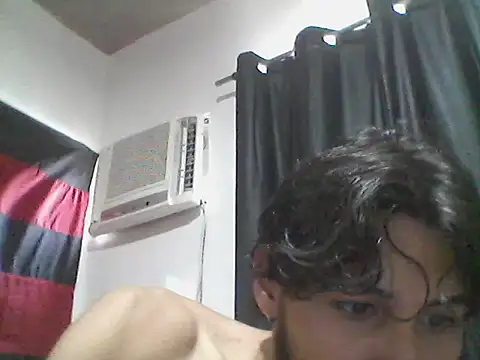 meninadeparis online show from November 10, 2025, 2:44 pm