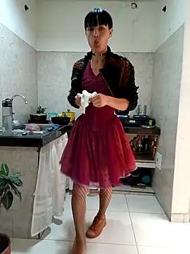 PaulinaLondra2 online show from November 12, 2025, 2:43 pm