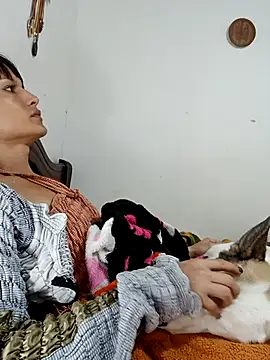 PaulinaLondra2 online show from December 15, 2025, 11:42 pm