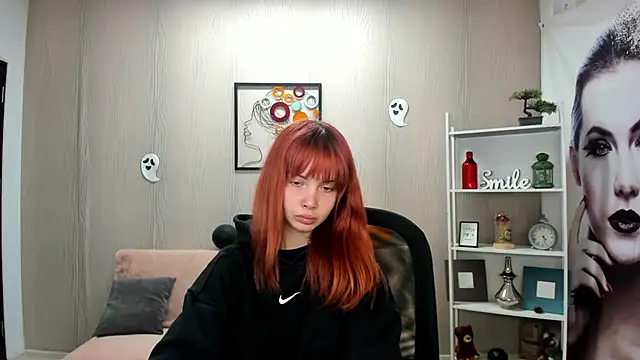 OlyviaBella online show from November 4, 2025, 1:26 pm