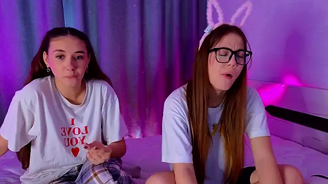 MargaretMorris online show from December 22, 2025, 9:31 am