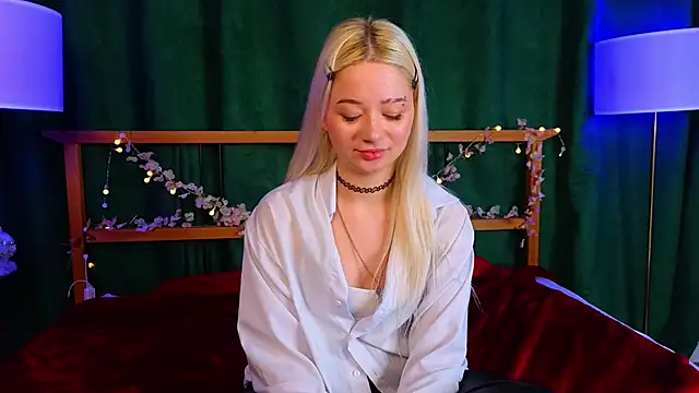 DanielleMyers online show from November 26, 2025, 12:16 pm