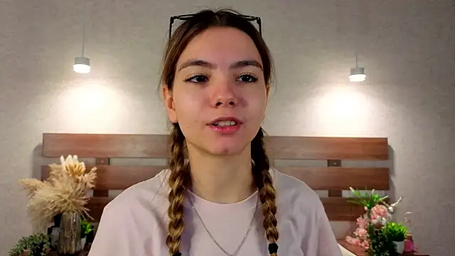 Snapshot of MargieDavidson chatting on February 2, 2026, 8:35 am MargieDavidson online show from February 2, 2026, 8:35 am