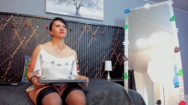 clara heat online show from December 4, 2025, 7:35 pm