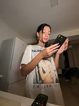 Snapshot of VickyM99 chatting on November 4, 2025, 4:11 pm VickyM99 online show from November 4, 2025, 4:11 pm