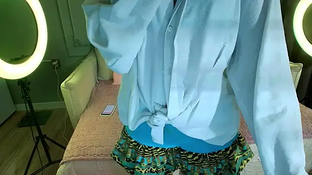 Snapshot of lihnpham chatting on December 21, 2025, 3:30 am lihnpham online show from December 21, 2025, 3:30 am