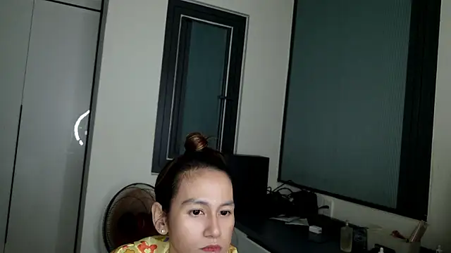 dung520 online show from December 1, 2025, 4:08 pm