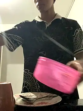 Snapshot of santicastroles chatting on November 8, 2025, 5:49 pm santicastroles online show from November 8, 2025, 5:49 pm