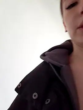 Snapshot of MelissaPinkiss chatting on March 1, 2026, 1:44 pm MelissaPinkiss online show from March 1, 2026, 1:44 pm