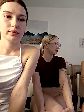 Snapshot of MelissaPinkiss chatting on January 18, 2026, 11:24 am MelissaPinkiss online show from January 18, 2026, 11:24 am