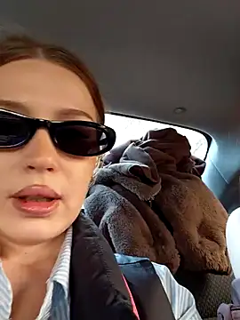 MelissaPinkiss online show from April 17, 2026, 1:36 pm