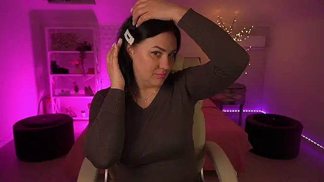 VelvetLuck online show from April 17, 2026, 5:43 am