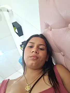 lapicarona18 online show from December 18, 2025, 3:49 pm