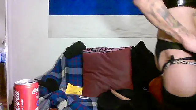 00Travsharongomez online show from November 28, 2025, 3:56 pm