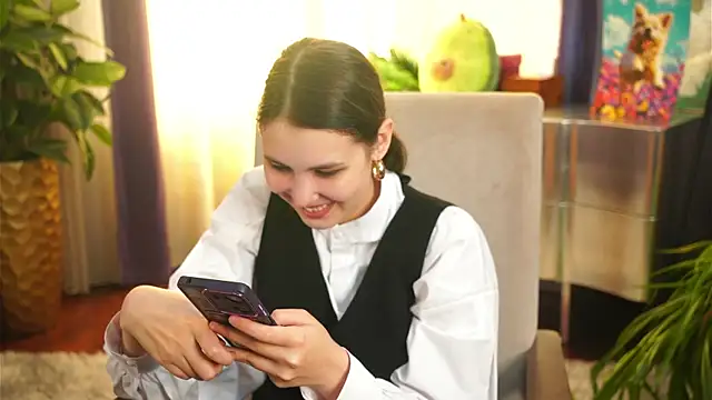 JanyceGrzyb online show from November 4, 2025, 4:05 am