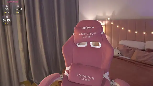 Snapshot of ohmyElly chatting on November 4, 2025, 4:44 pm ohmyElly online show from November 4, 2025, 4:44 pm