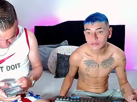 Snapshot of will_and_alex chatting on November 4, 2025, 2:43 pm will and alex online show from November 4, 2025, 2:43 pm