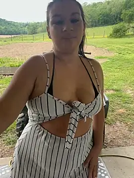 Snapshot of thickfarmtwat chatting on May 5, 2026, 2:53 pm thickfarmtwat online show from May 5, 2026, 2:53 pm