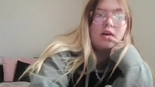 Snapshot of borderline_mutt chatting on November 17, 2025, 7:18 pm borderline mutt online show from November 17, 2025, 7:18 pm