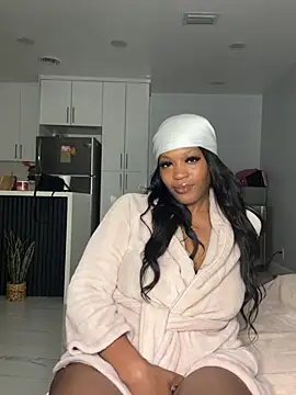 Snapshot of PrincessDreamm chatting on March 10, 2026, 12:47 am PrincessDreamm online show from March 10, 2026, 12:47 am