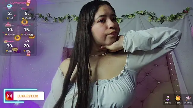 lauxury  online show from November 6, 2025, 3:54 am