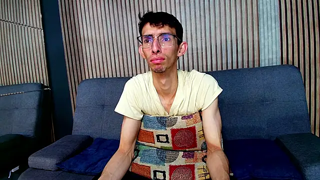 ZyroNight online show from December 4, 2025, 9:36 pm