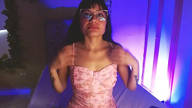 Snapshot of valkiry_ chatting on November 4, 2025, 9:40 pm valkiry online show from November 4, 2025, 9:40 pm