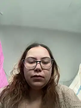 Snapshot of FreakyDreama chatting on February 19, 2026, 6:05 pm FreakyDreama online show from February 19, 2026, 6:05 pm