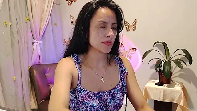 Snapshot of Bella_Exhibition chatting on November 25, 2025, 6:41 pm Bella Exhibition online show from November 25, 2025, 6:41 pm