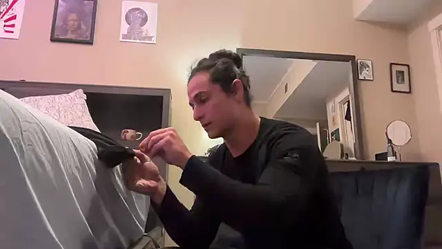 wisteriaseraph online show from November 5, 2025, 11:52 pm