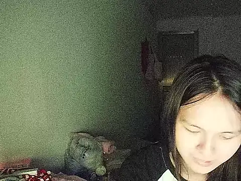Snapshot of RebelAura chatting on May 27, 2026, 6:15 pm RebelAura online show from May 27, 2026, 6:15 pm