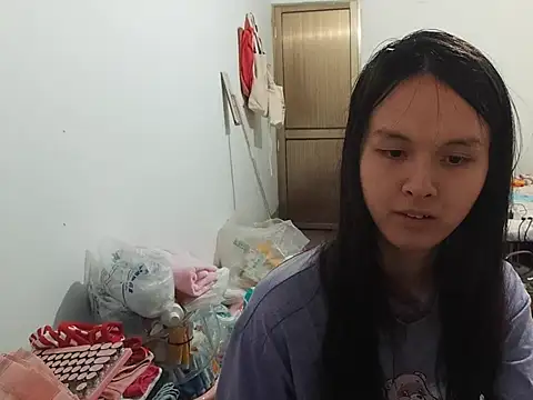 Snapshot of RebelAura chatting on June 15, 2026, 4:39 pm RebelAura online show from June 15, 2026, 4:39 pm
