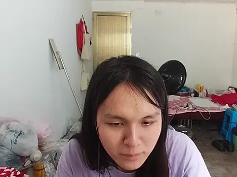 Snapshot of RebelAura chatting on May 10, 2026, 6:39 am RebelAura online show from May 10, 2026, 6:39 am