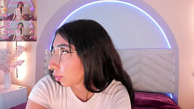 Isabella Crofts online show from May 23, 2026, 3:05 am