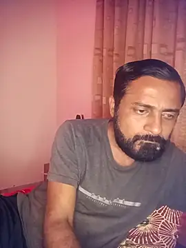 RubyEntity online show from November 29, 2025, 2:06 pm