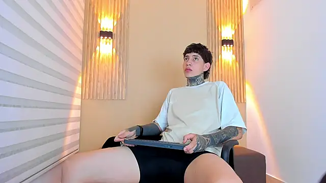 DANTE ARMSTRONG online show from November 20, 2025, 11:47 pm