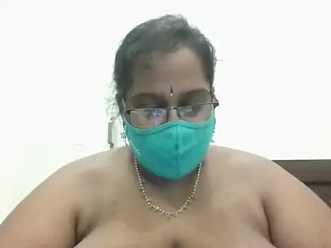 Snapshot of hootypriya chatting on November 5, 2025, 8:45 pm hootypriya online show from November 5, 2025, 8:45 pm