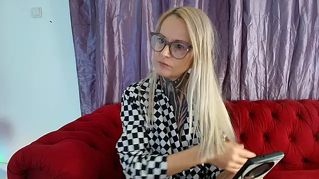Snapshot of TattooTemptress chatting on November 20, 2025, 5:08 am TattooTemptress online show from November 20, 2025, 5:08 am