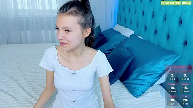 Little  Lunaa online show from May 9, 2026, 9:56 am